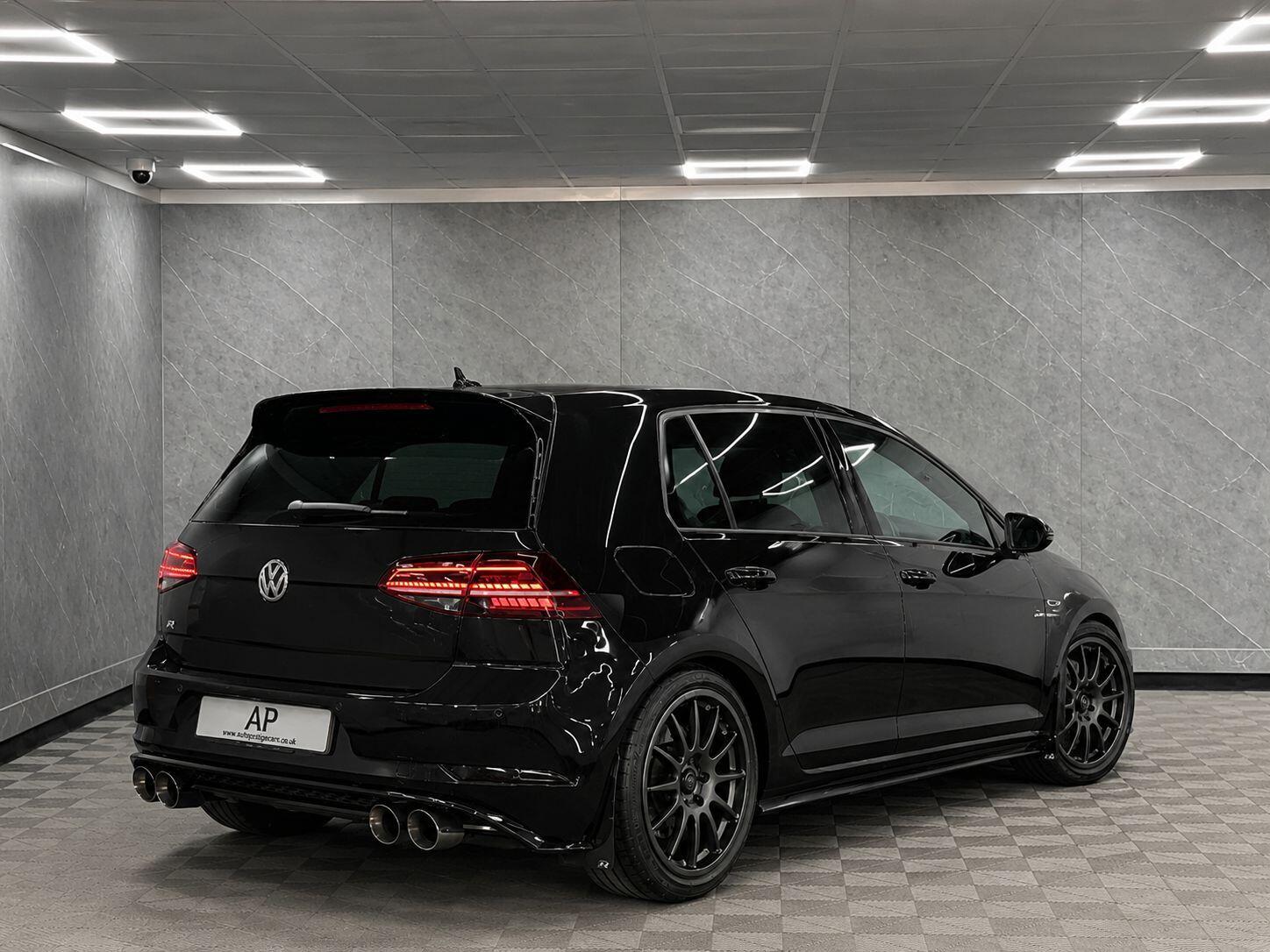 Volkswagen Golf secondary view